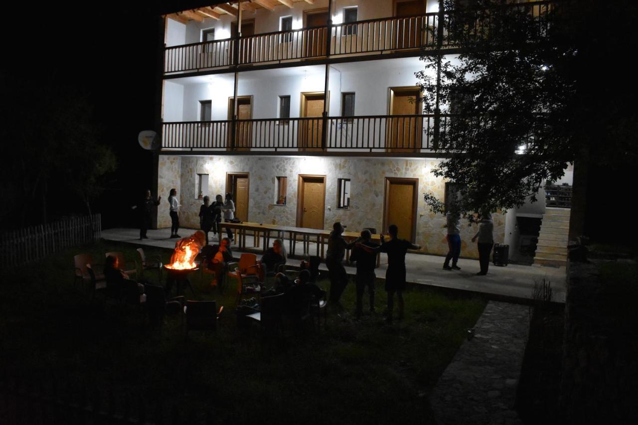 Hotel Bujtina Zici Theth Esterno foto