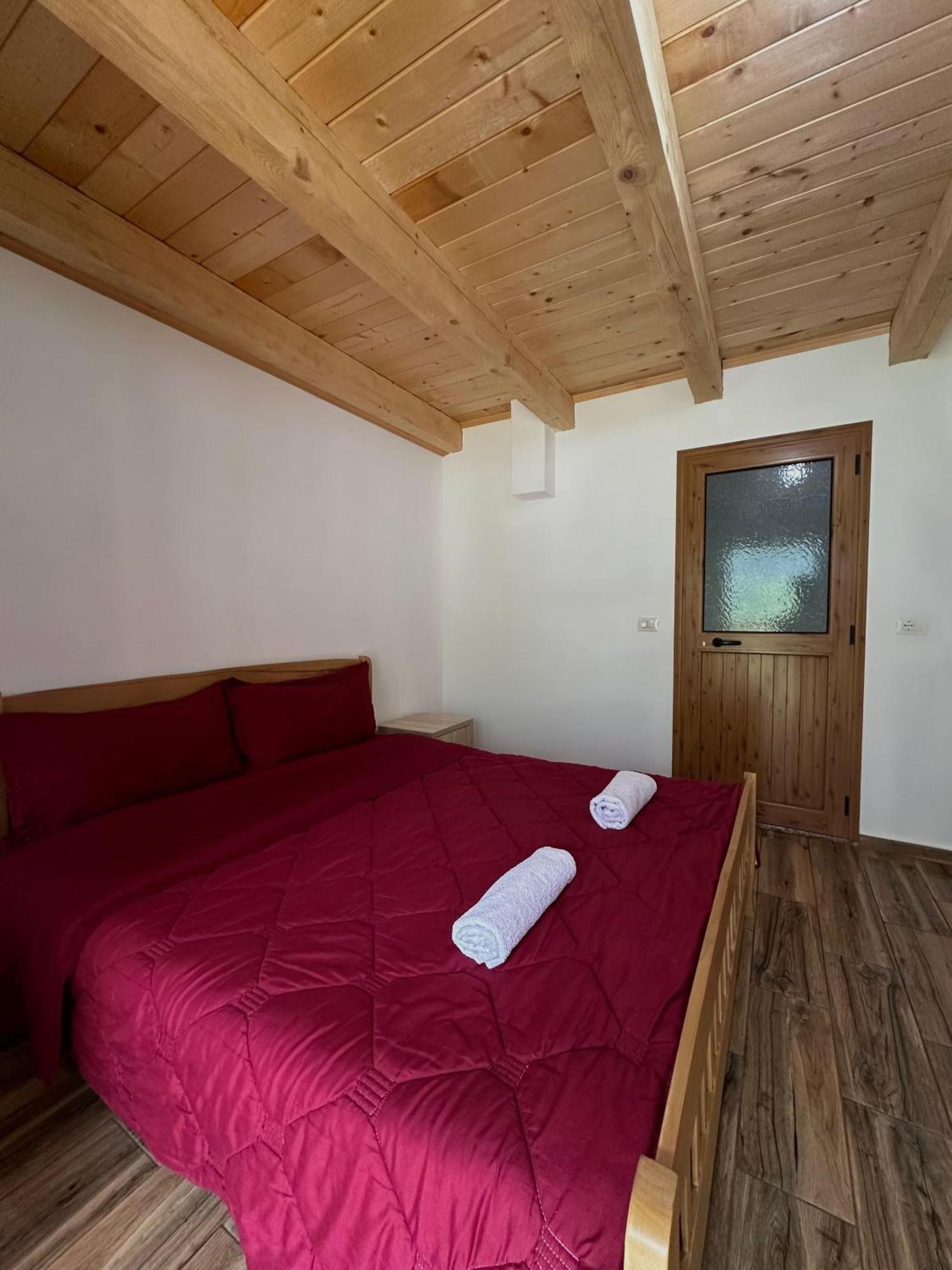 Hotel Bujtina Zici Theth Esterno foto
