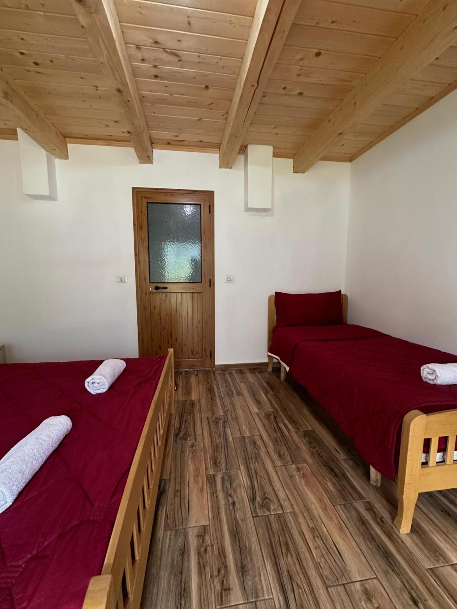 Hotel Bujtina Zici Theth Esterno foto