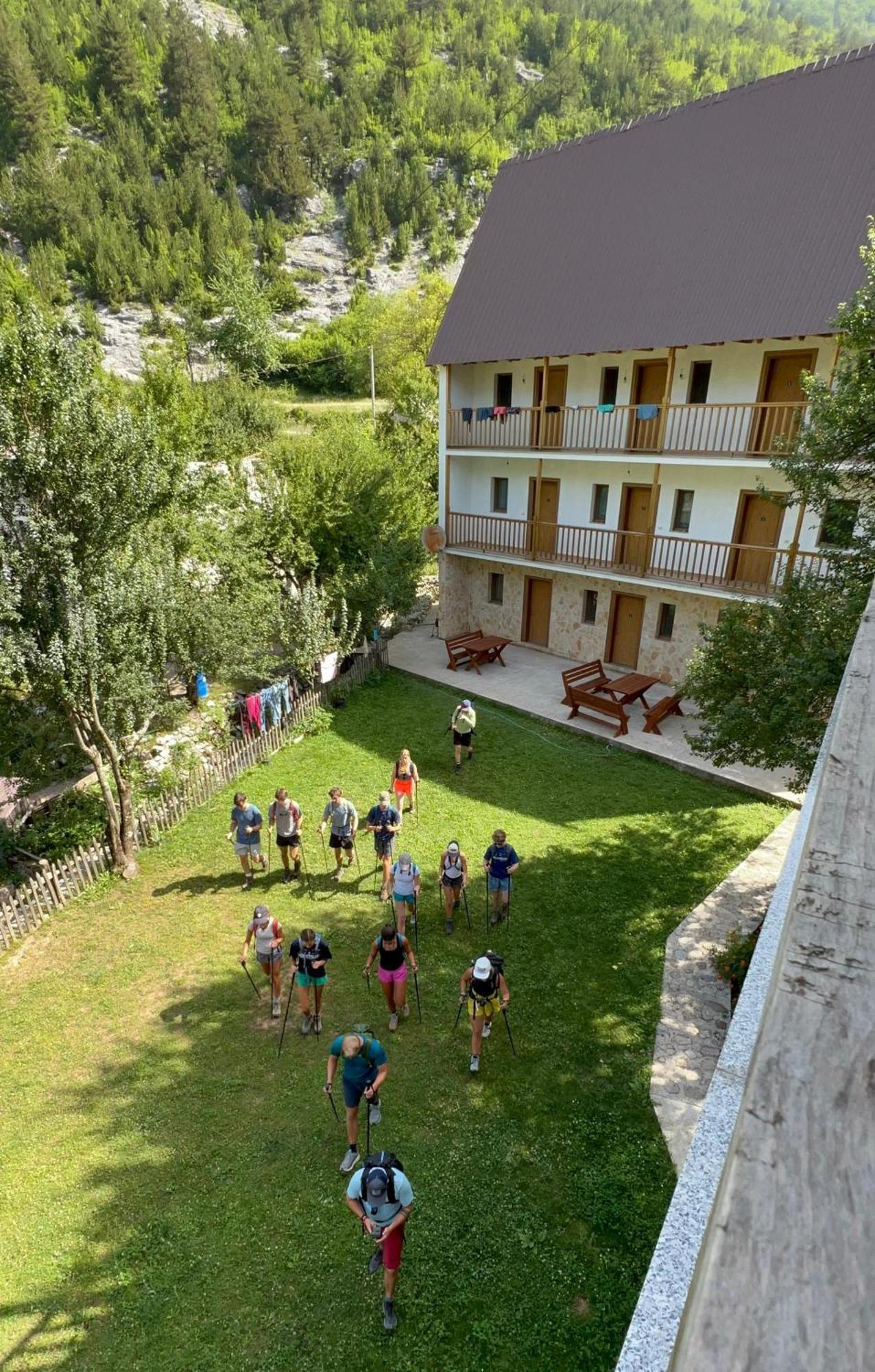 Hotel Bujtina Zici Theth Esterno foto