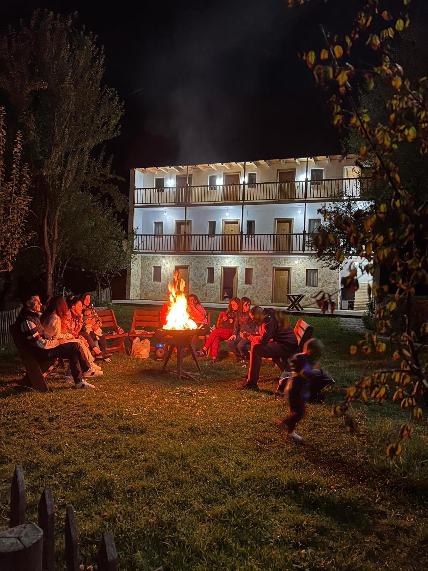 Hotel Bujtina Zici Theth Esterno foto