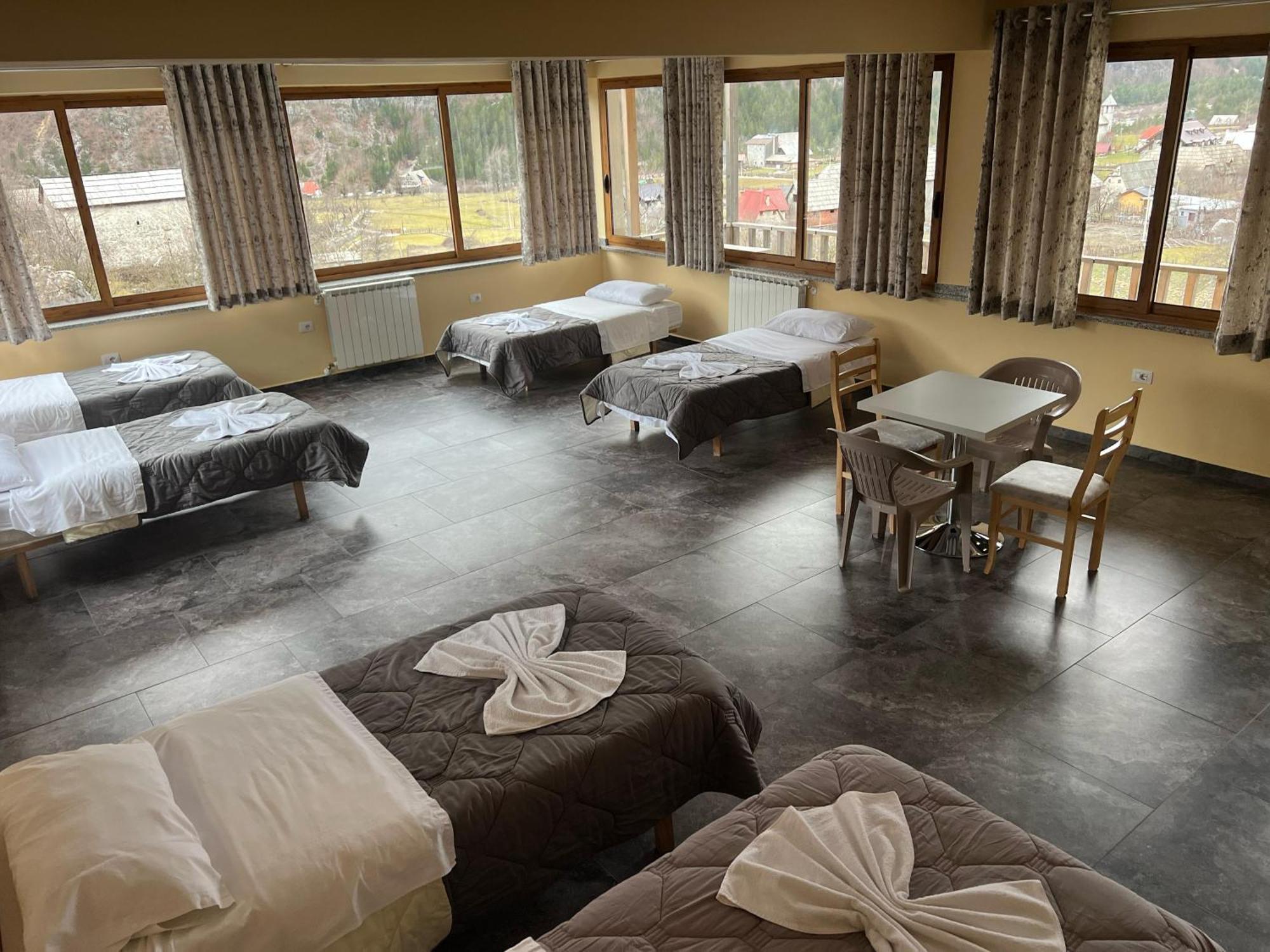 Hotel Bujtina Zici Theth Esterno foto