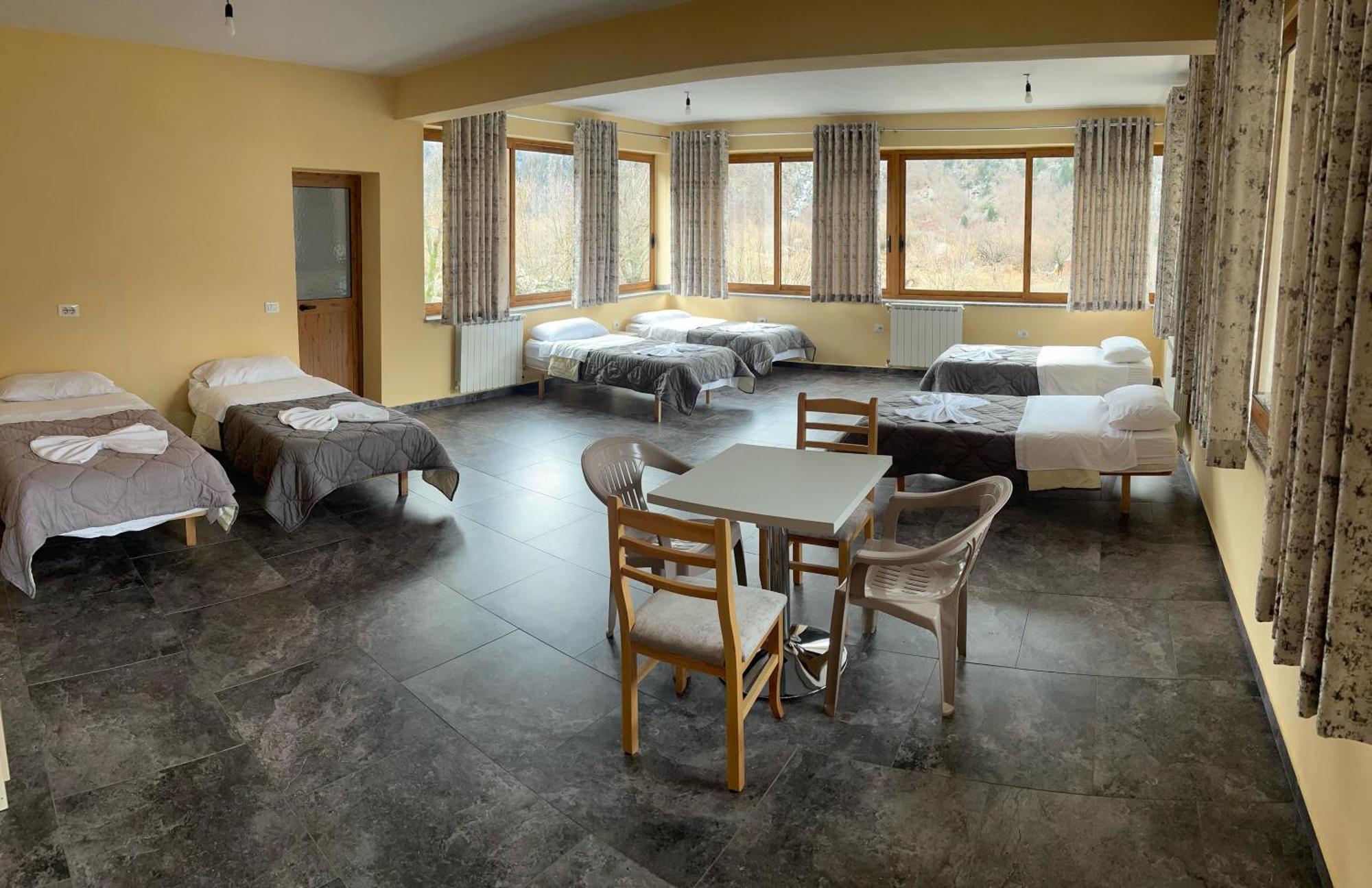 Hotel Bujtina Zici Theth Esterno foto