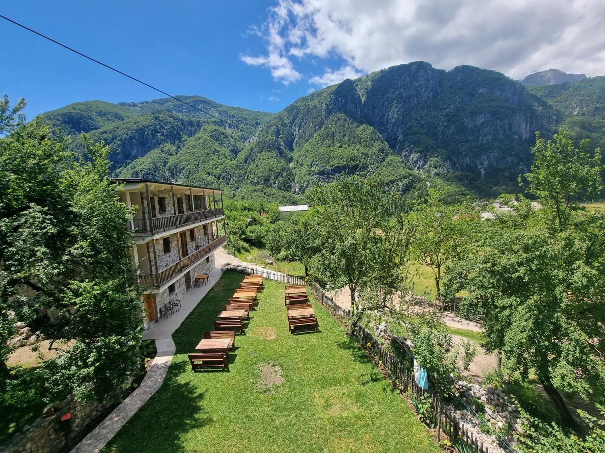 Hotel Bujtina Zici Theth Esterno foto