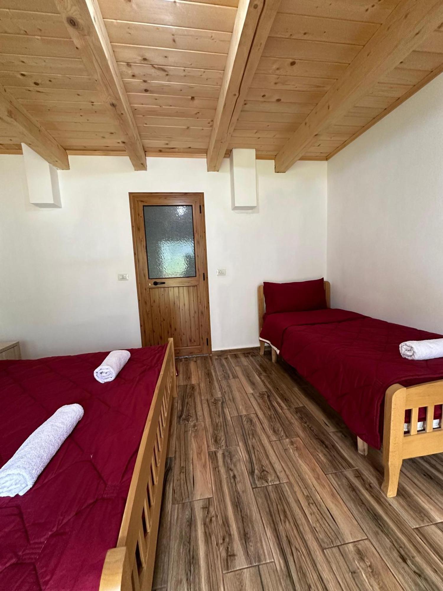 Hotel Bujtina Zici Theth Esterno foto