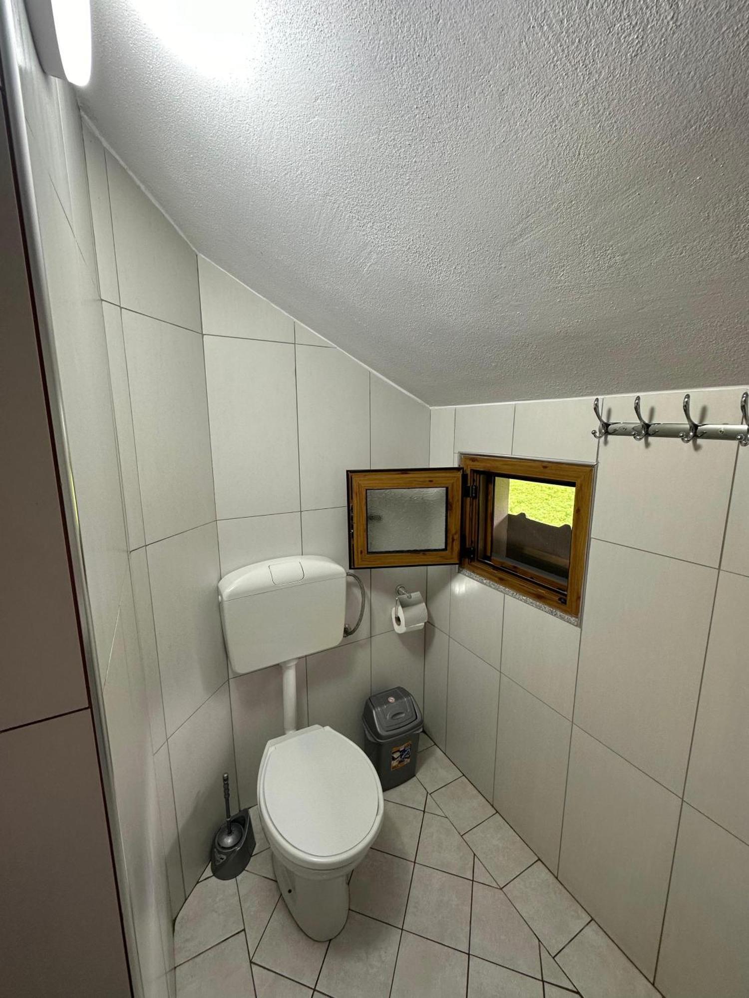 Hotel Bujtina Zici Theth Esterno foto