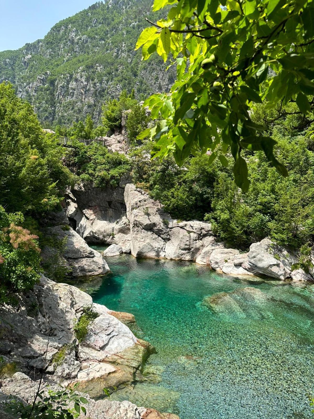 Hotel Bujtina Zici Theth Esterno foto