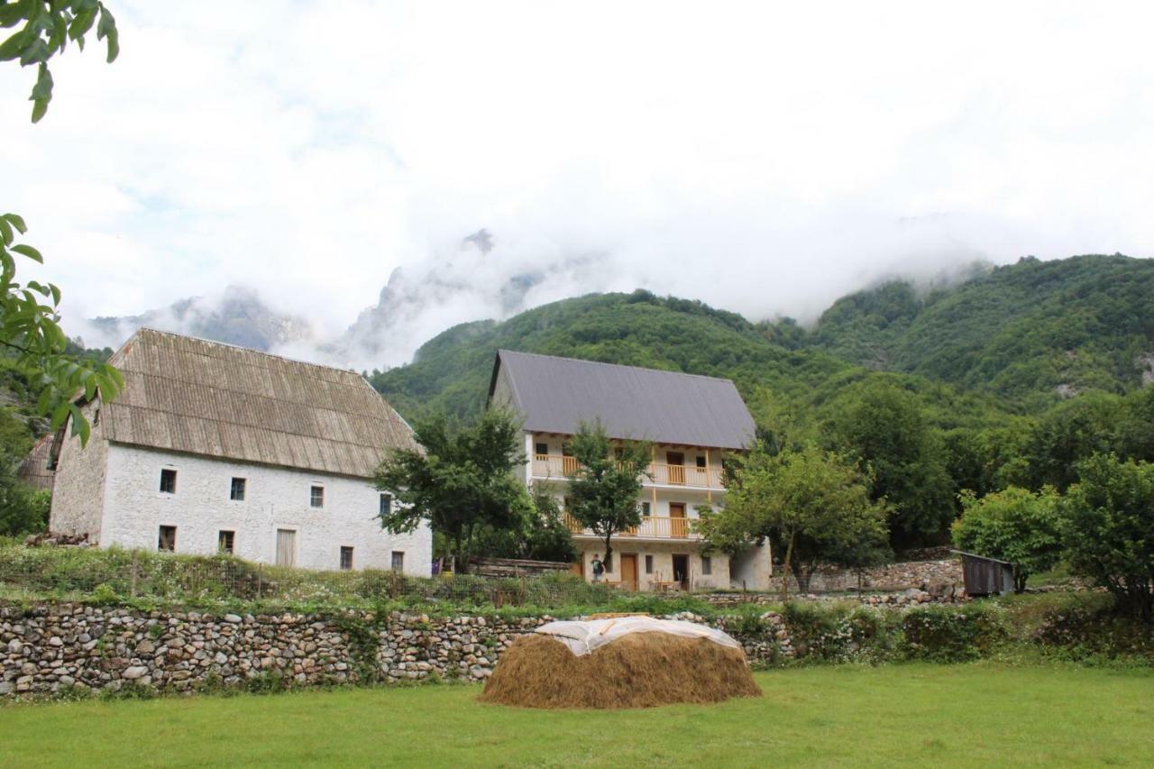 Hotel Bujtina Zici Theth Esterno foto