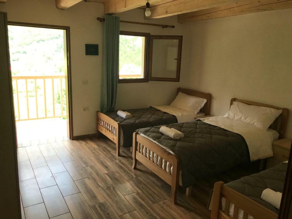 Hotel Bujtina Zici Theth Esterno foto