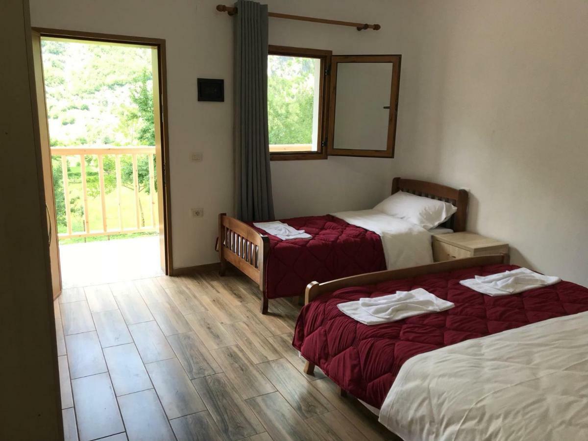 Hotel Bujtina Zici Theth Esterno foto