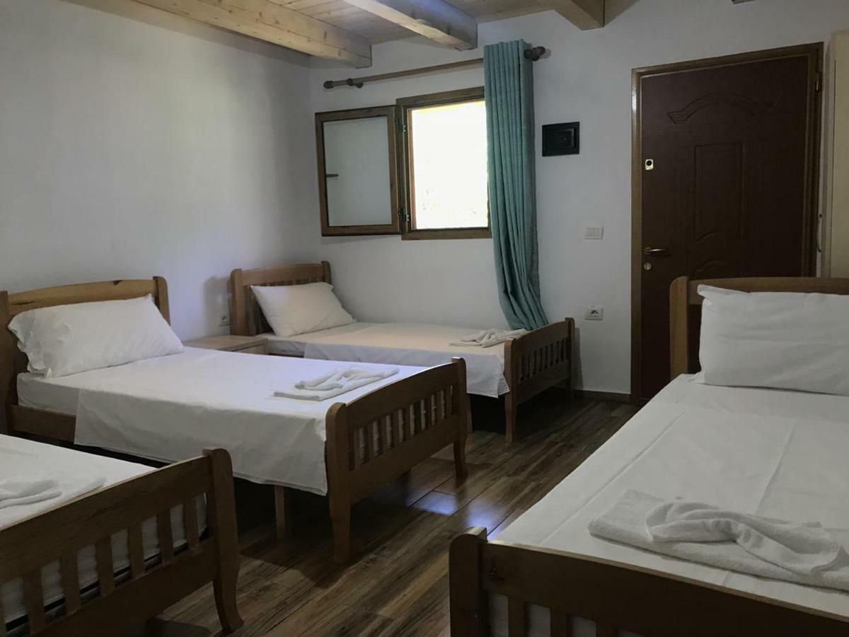 Hotel Bujtina Zici Theth Esterno foto