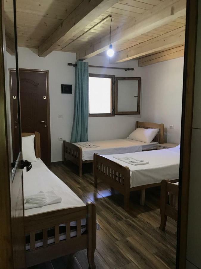 Hotel Bujtina Zici Theth Esterno foto