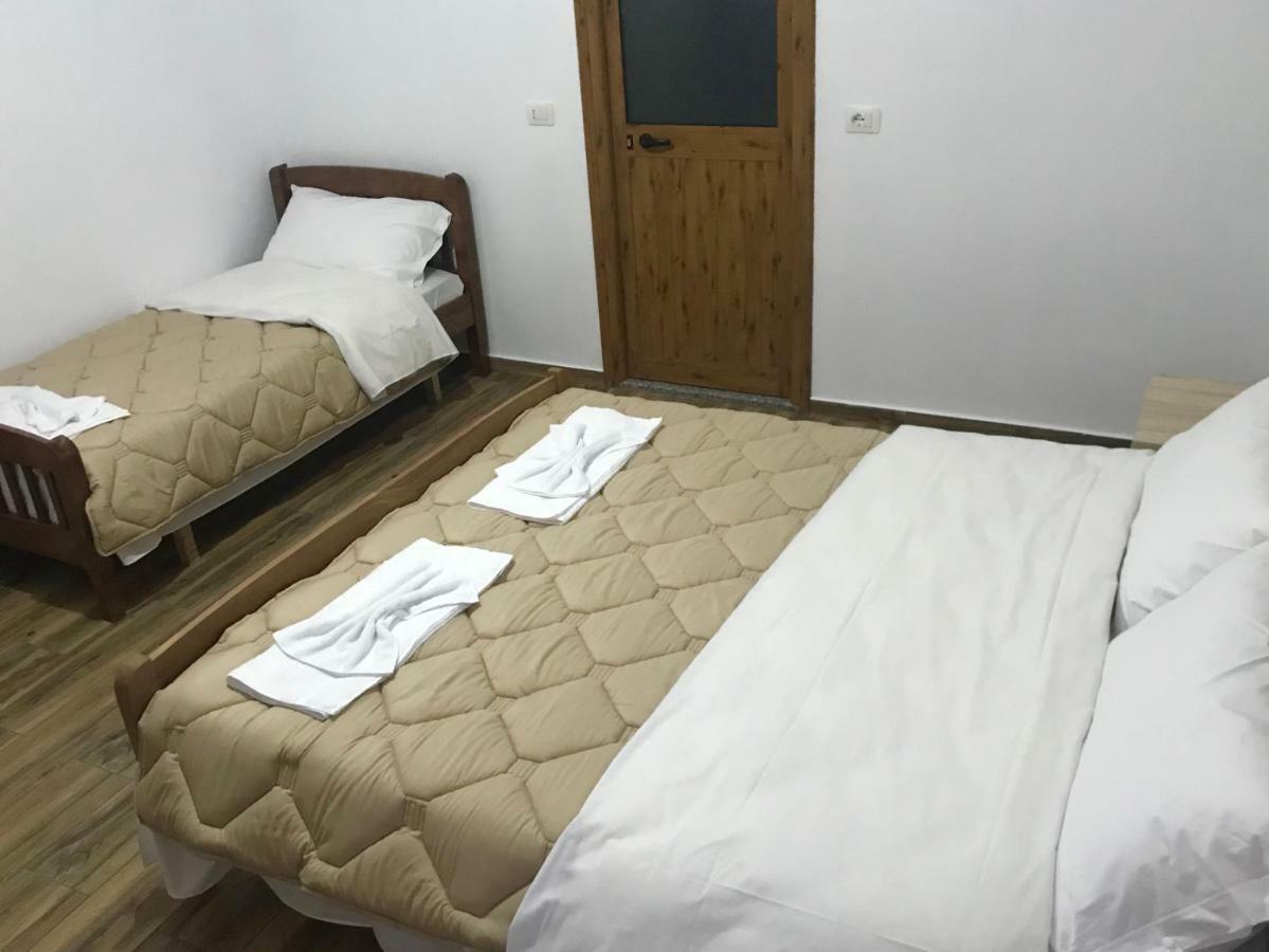 Hotel Bujtina Zici Theth Esterno foto